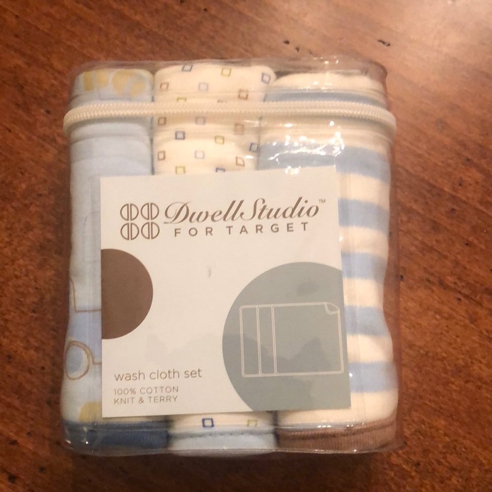 Brand New Baby Wash Cloths & Blue Giraffe Blanket